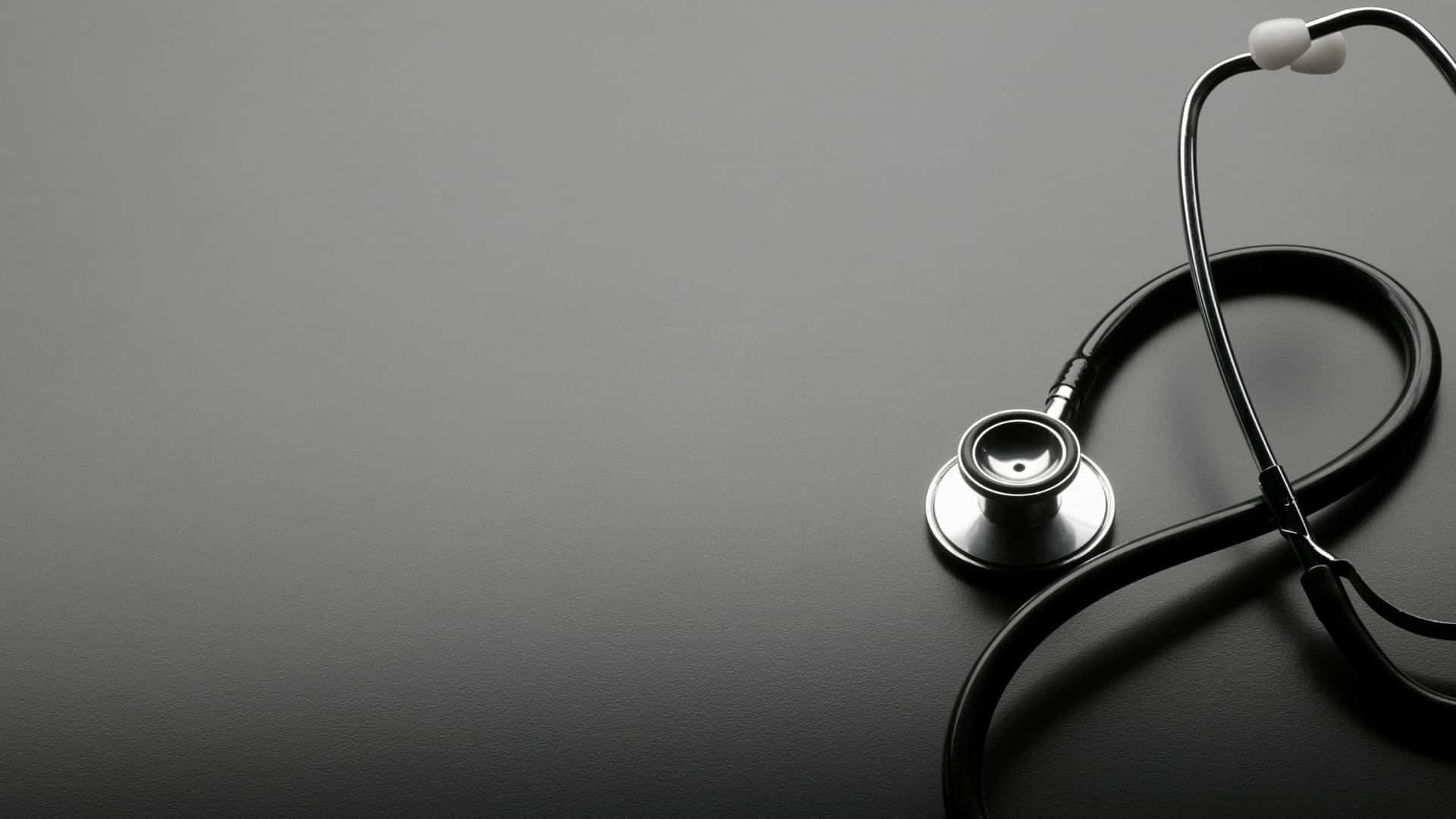 a stethoscope sitting on top of a table 