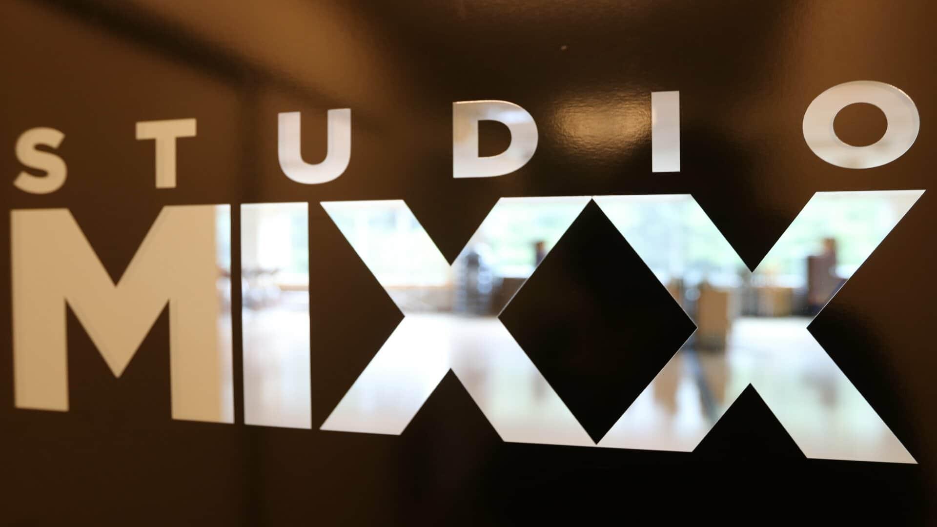 Studio Mixx Door